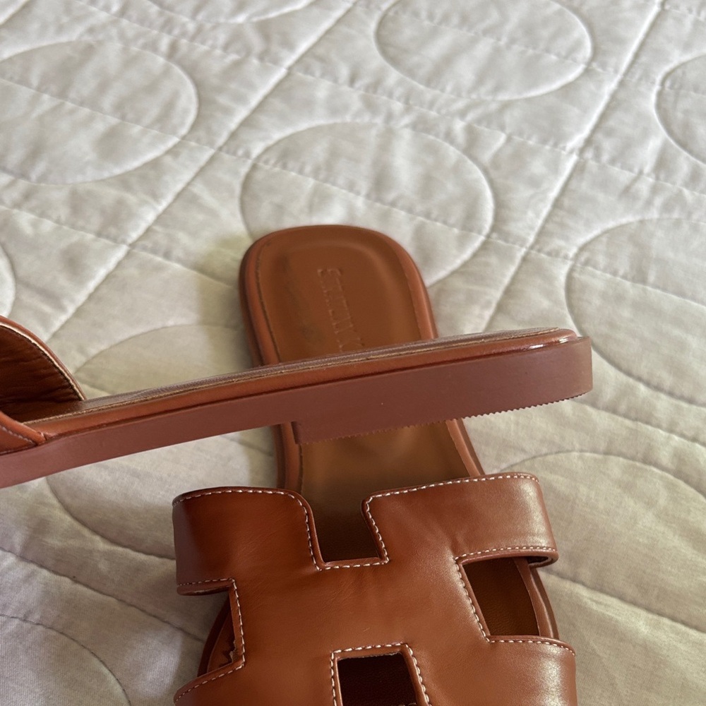 Elegant Tan Leather Sandals - Picture 3 of 7